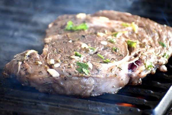 烤生肋眼牛排