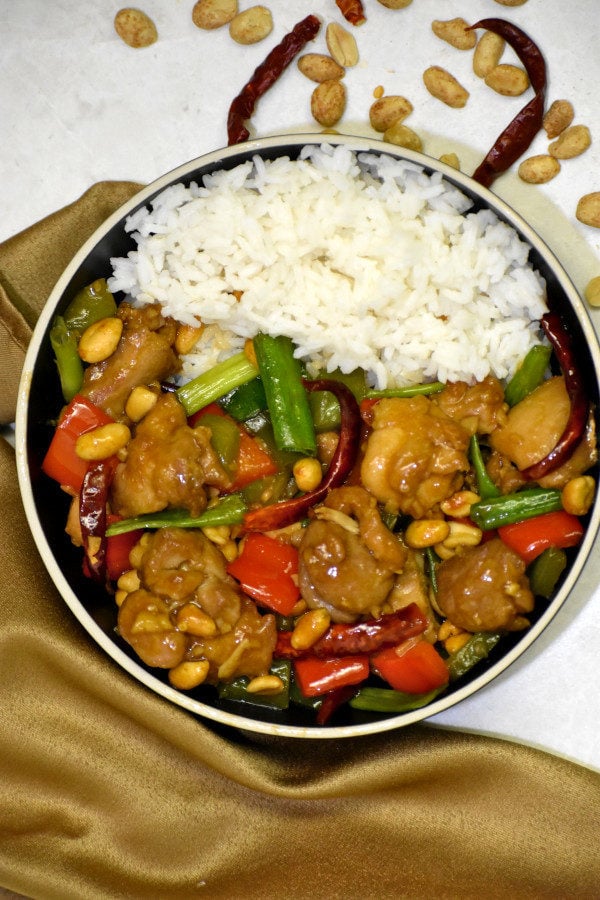 黑碗宫保鸡丁配米饭