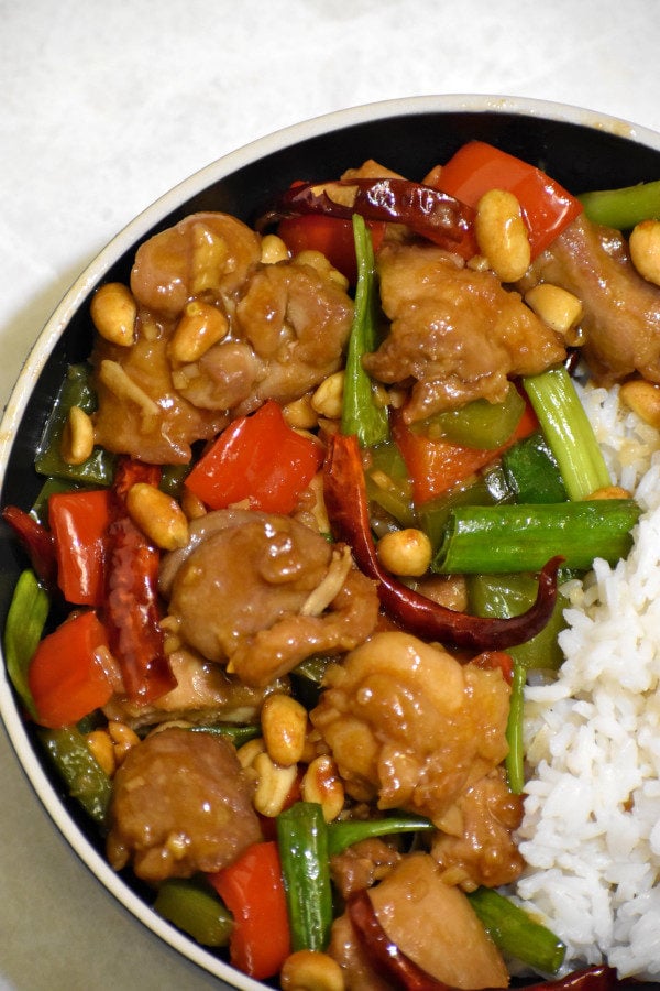 黑碗宫保鸡丁配米饭