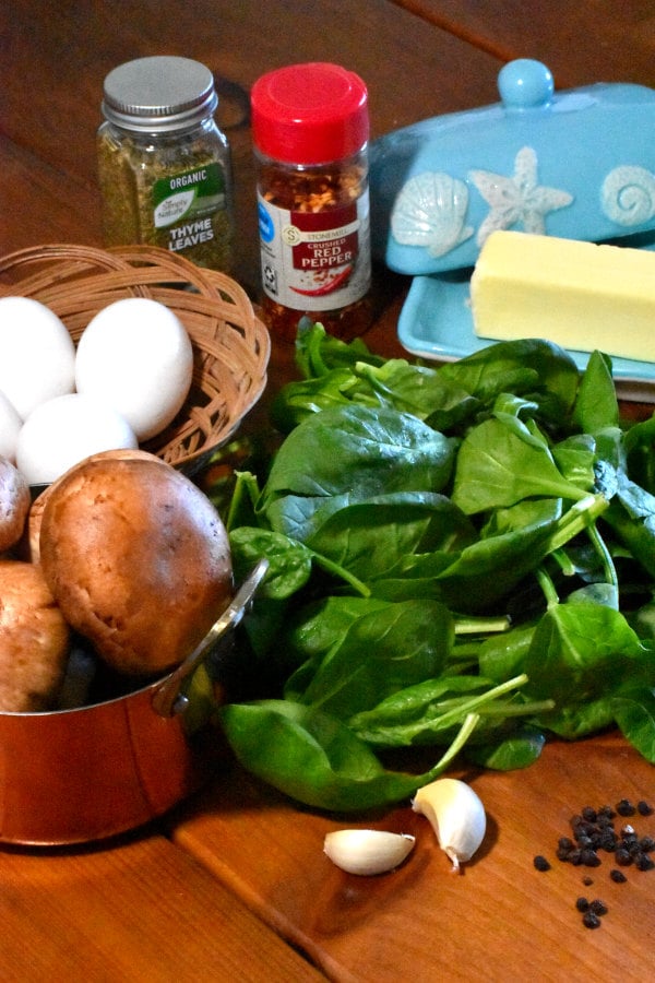 ingredients for mushroom, spinach and egg breakfast skillet