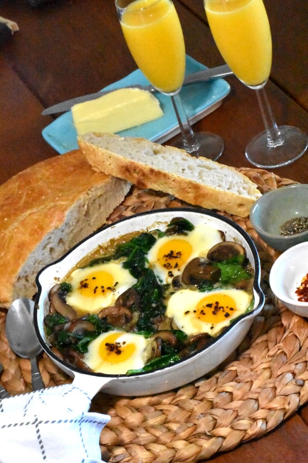 mushroom, spinach and egg breakfast skillet