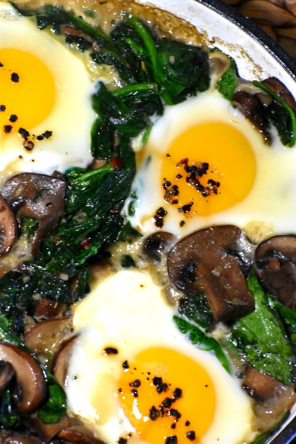 mushroom, spinach and egg breakfast skillet