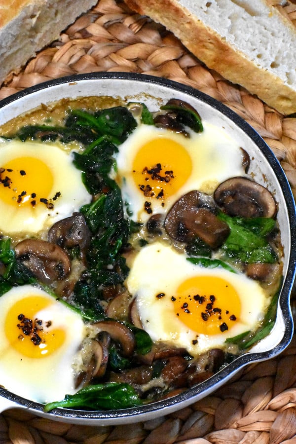 mushroom, spinach and egg breakfast skillet