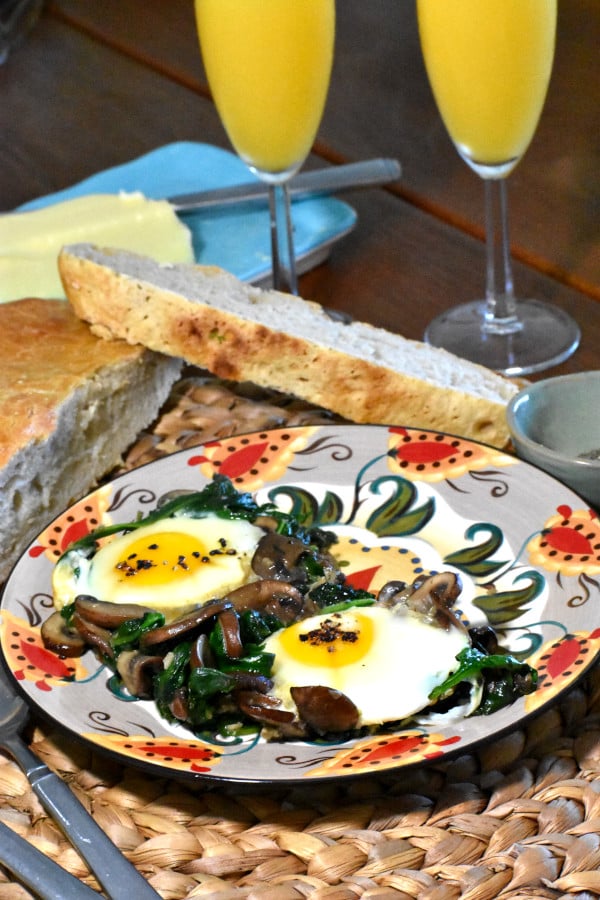 mushroom, spinach and egg breakfast skillet