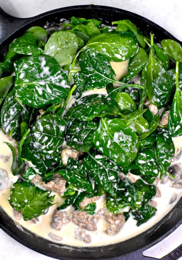 加奶油酱和菠菜。