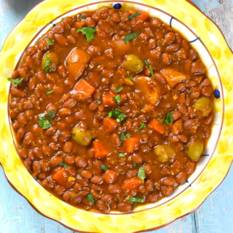 特色图像habichuelas guisadas后。