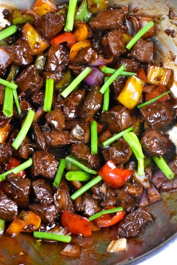 波吕克·虫胶,或震动牛肉,是一个流行的越南炒,充满了伟大的口味。