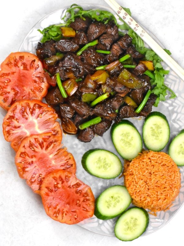 波吕克·虫胶,或震动牛肉,是一个流行的越南炒,充满了伟大的口味。