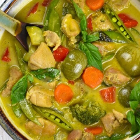 featured image for thai green curry post