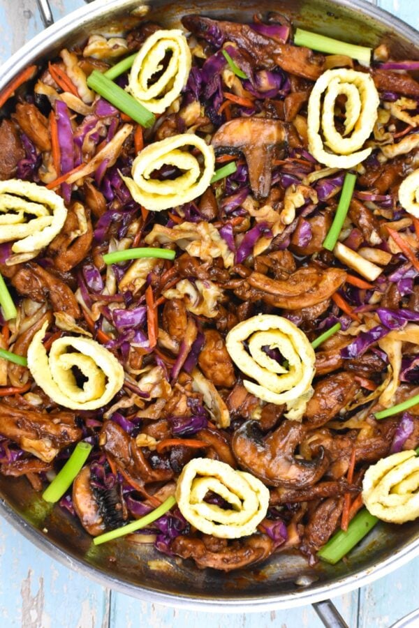 Moo Shu Chicken is a quick and easy stir fry bursting with flavor, highlighted by hoisin sauce. Serve with rice, or tortillas!