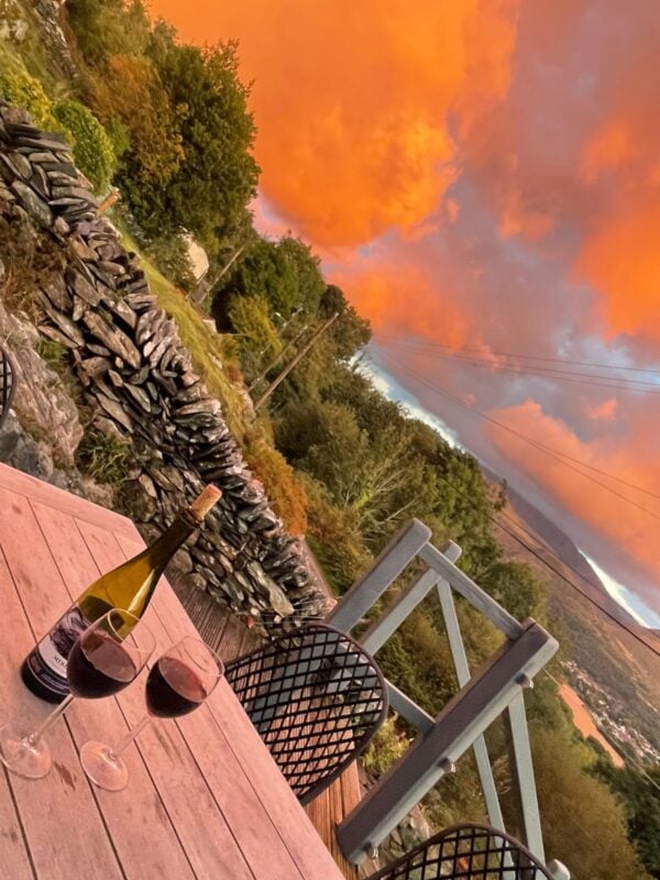 在英国吃什么——一杯葡萄酒，俯瞰斯诺登山