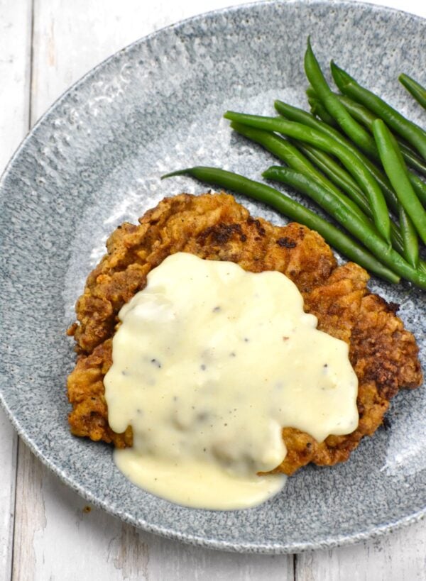 这道乡村肉汁炸鸡排是南方的终极美食。比《Cracker Barrel》还棒!