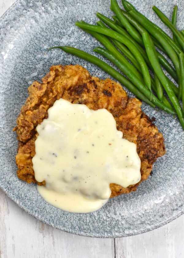 这道乡村肉汁炸鸡排是南方的终极美食。比《Cracker Barrel》还棒!