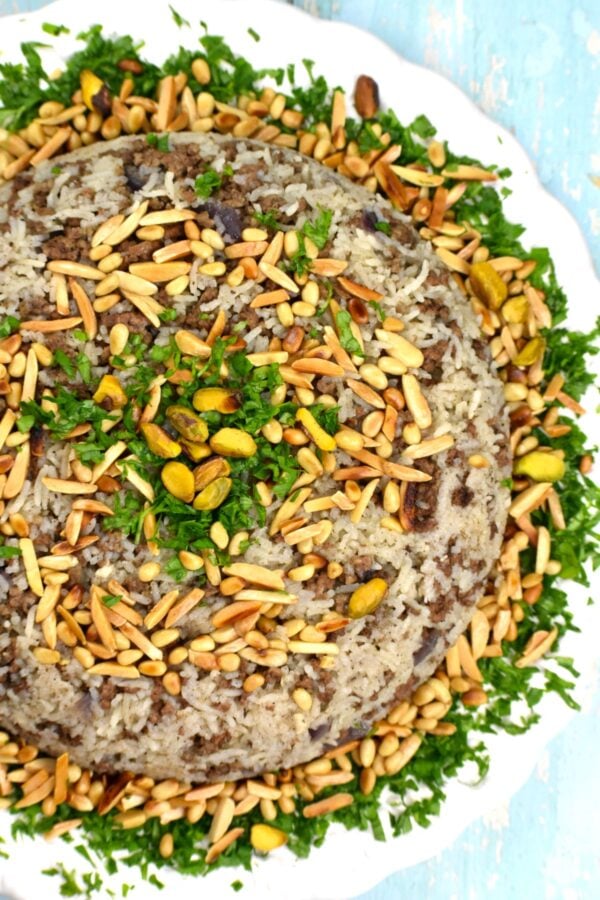 黎巴嫩Hashweh是一道美味的米饭和碎肉菜，可以作为简单的30分钟主菜，也可以作为美味的配菜。