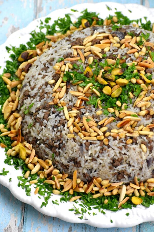 黎巴嫩Hashweh是一道美味的米饭和碎肉菜，可以作为简单的30分钟主菜，也可以作为美味的配菜。