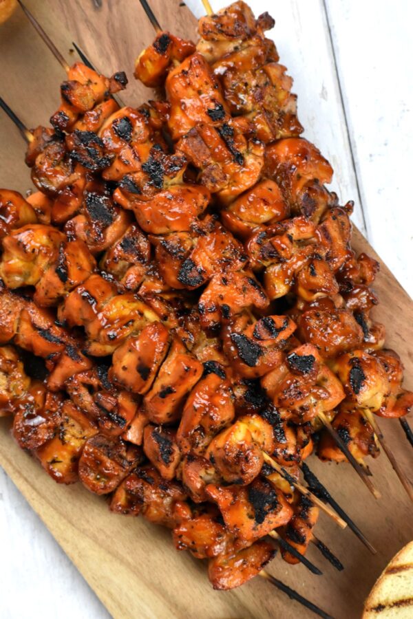 Pinchos de Pollo是一种腌制完美的烤鸡串，是波多黎各非常受欢迎的街头小吃。