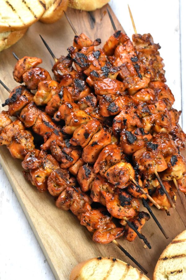 Pinchos de Pollo是一种腌制完美的烤鸡串，是波多黎各非常受欢迎的街头小吃。