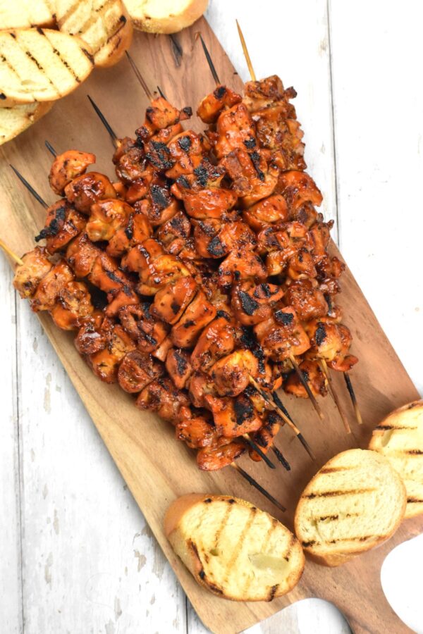 Pinchos de Pollo是一种腌制完美的烤鸡串，是波多黎各非常受欢迎的街头小吃。