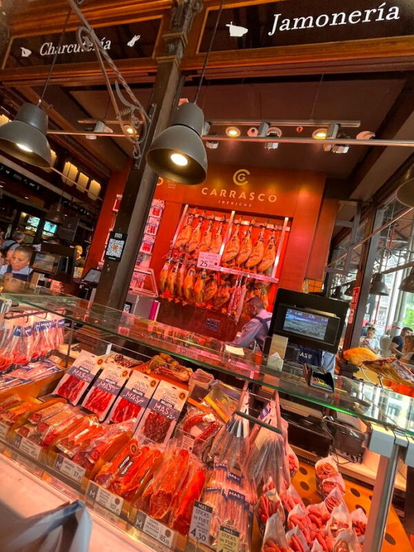 在西班牙火腿商店