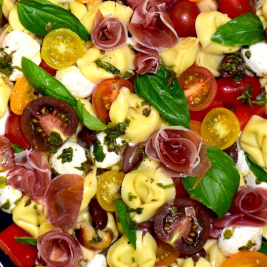 意大利饺子意面沙拉配熏火腿